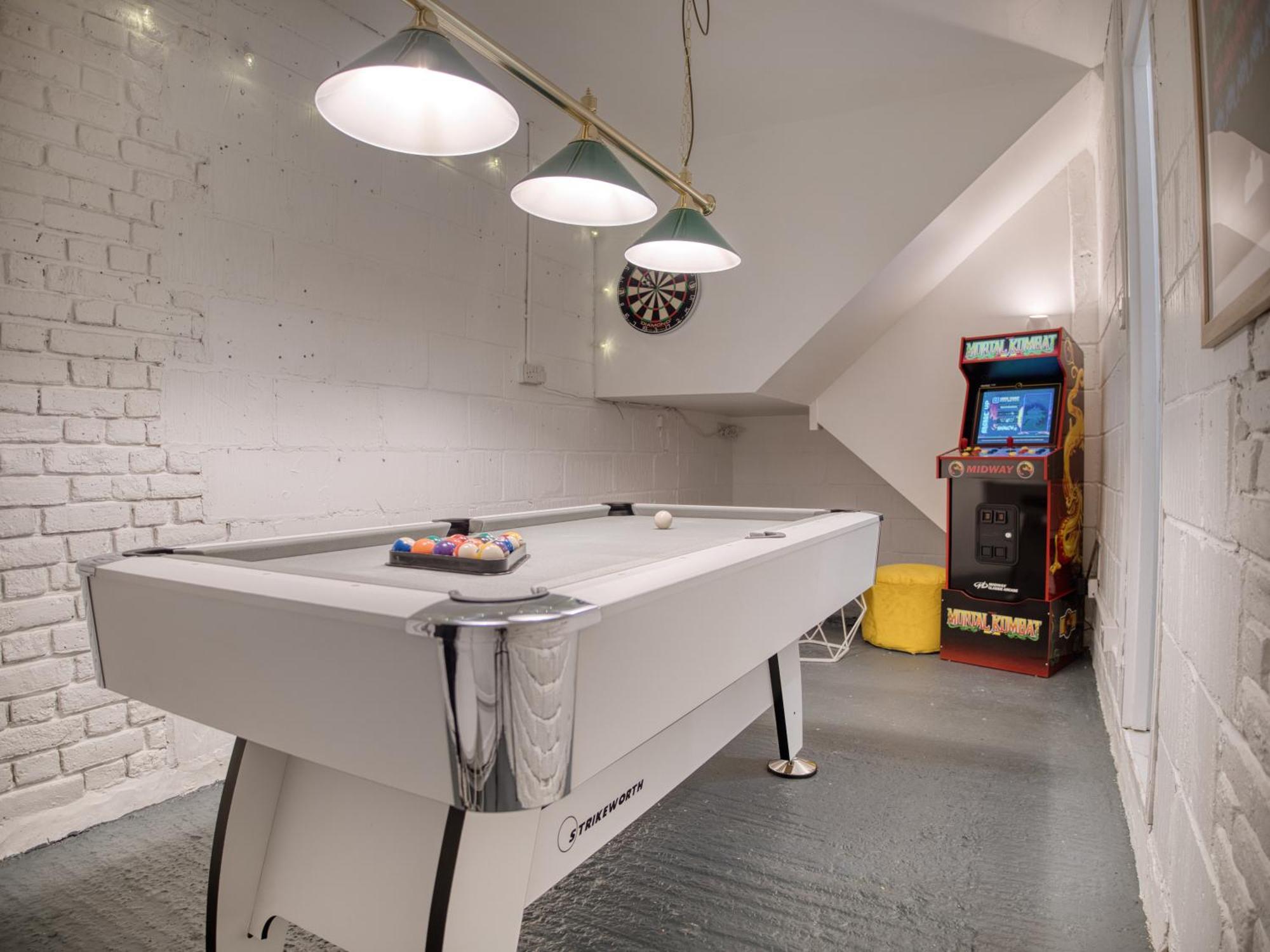 London Fulham - Hot Tub, Parking, Games & Cinema Room Экстерьер фото